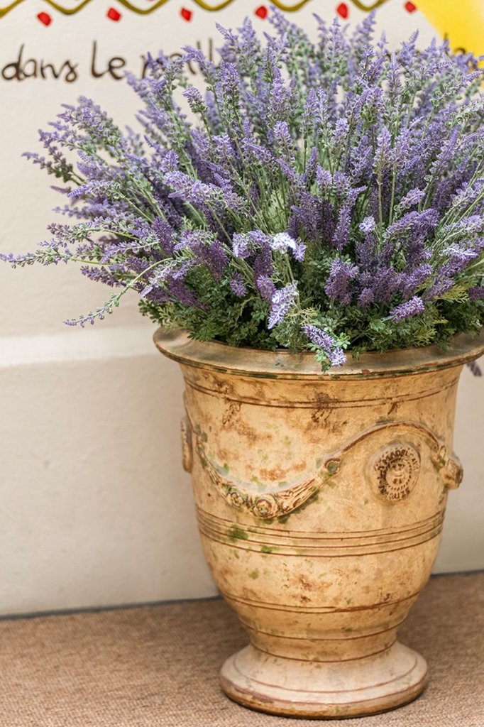 La petite maison, french restaurant and bar, Dubai, provencal lavender